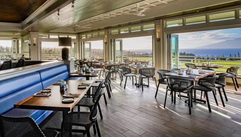 Bright-airy-dining-space-at-The-Plantation-House-offering-the-perfect-spot-to-enjoy-weekend-brunch-in-Kapalua-with-fresh-island-flavors