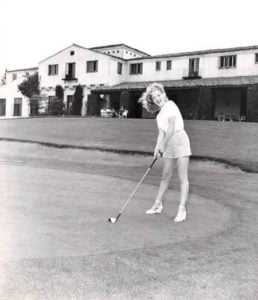 Marilyn-at-Brentwood-for-Fox-Film-tourney-1947